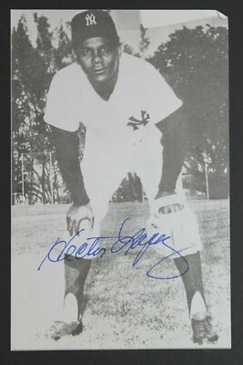 Héctor López New York Yankees Autographed Signed 3x5 Paper Photo - Image 1 of 3