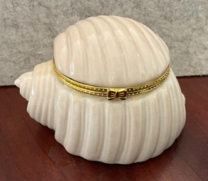 WMG Ceramic Seashell Trinket Box With Gold Accent. 4.5” - Picture 1 of 8