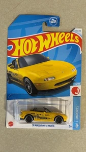 Hot Wheels HW J-Imports 6/10 '91 Mazda MX-5 Miata 120/250 Yellow - Picture 1 of 2