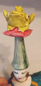 Muñeca Poupee Vintage Por Rigodon Hecha en Francia Rana Sentada en Cojín Tocado - Imagen 1 de 11