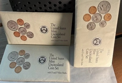 3 - 1992 US Mint 10 Coin Uncirculated Sets Complete W/ P & D OGP & COA - Image 1 of 4