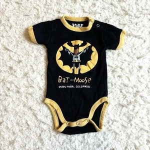 Body de bebé Lazy One Bat-Moose Estes Park negro amarillo talla 6 meses Cutie - Imagen 1 de 6