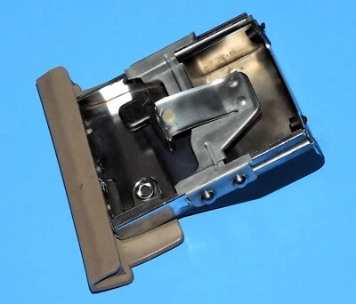 Lincoln Mark IV Mark V 1972-79 montaje de bandeja de cenizas de tablero OEM Foto 1 de 4