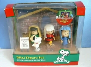 CACAHUETES ~ JUEGO DE NAVIDAD Mini JUEGO DE 5 FIGURAS con escenario desplegable (2013) CHARLIE BROWN - Imagen 1 de 7
