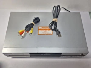 Reproductor grabadora de video DVD Panasonic DMR-E55P plateado - probado funciona - sin control remoto - Imagen 1 de 14