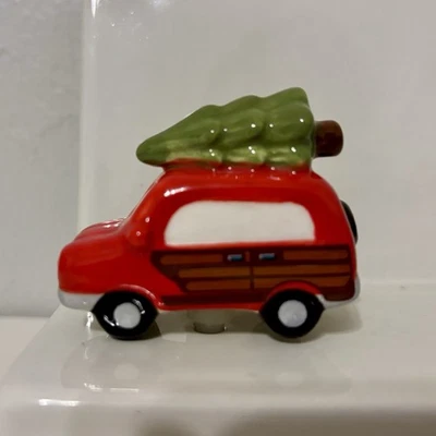 Mini encanto de camioneta de Navidad Nora Fleming A147 JUST LIKE THE GRISWOLDS Foto 1 de 4