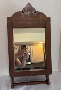 Vintage antiker handgefertigter Holz Hängeschrank Volkskunst verspiegelt 24 x 11 x 5 - Bild 1 von 11