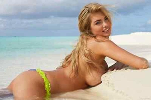 Kate Upton Lying On The Sand 4x6 Picture Celebrity Print - Picture 1 of 1