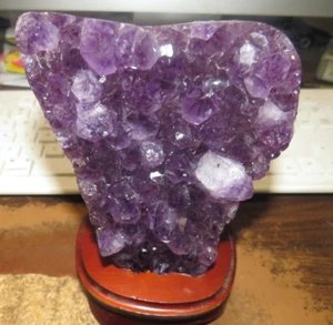 AMETHYST CRYSTAL CLUSTER  CATHEDRAL GEODE FROM BRAZIL W/ WOODEN STAND POLISHED - Picture 1 of 5