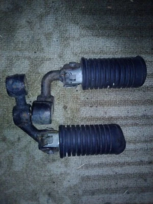 80 SUZUKI GS850G OEM REPOSAPIÉS DELANTEROS CLAVIJAS JUEGO DE PELDAÑOS PAR Foto 1 de 2