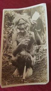 Fotografía de Filipenses pesca de anciana de la Segunda Guerra Mundial - Imagen 1 de 12