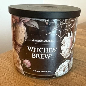 Yankee Candle Witches' Brew 3-Docht Duftkerze Halloween 14,5 oz, 2024 - Bild 1 von 15