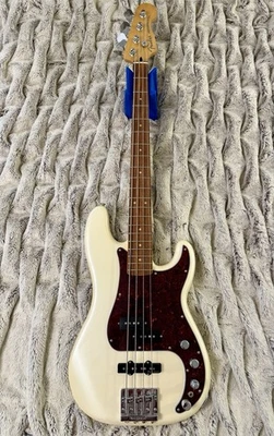 Fender Player Plus Precision Active/Passive Bass with Gigbag -Olympic White-MINT - Image 1 of 4