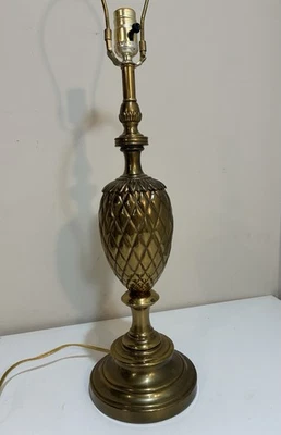 "Lámpara de mesa vintage Hollywood Regency de latón piña rígida MCM 24"" años 60" Foto 1 de 4