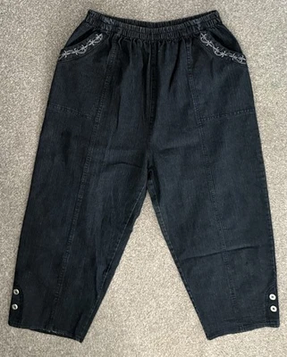 Lovely Pair of Elasticated Cropped Jeans - Image 1 of 3