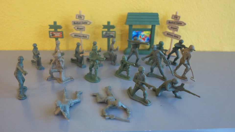 lot 18 petits soldats 2eme guerre mondiale et 5 accessoires - Photo 1/1