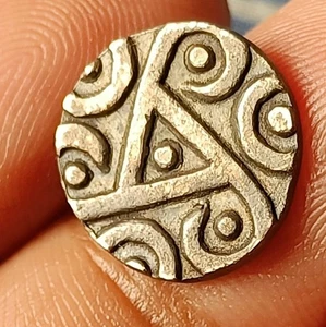 Indien⭐INDUS Valley⭐KURU JANAPADA Punch Mark-Silbermünze-Fantastische Qualität. RAR - Bild 1 von 2