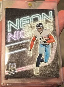 Astuccio Panini Spectra Derrick Henry Neon Nights 2023 Hit - Foto 1 di 2