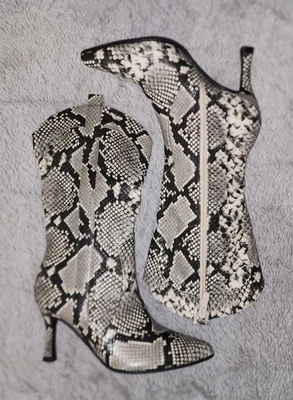 NUEVO SIN ETIQUETAS Top Moda Imitación Serpiente Estampado Animal 3 pulgadas Tacón Cremallera Lateral Botas Para Mujer Talla 5.5 Foto 1 de 4