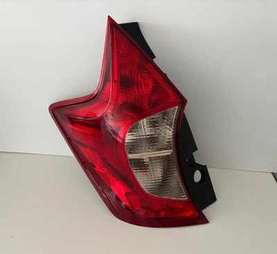 Luz trasera lado del conductor Nissan Versa Note 2014-2019 265553WC0A OEM Foto 1 de 4