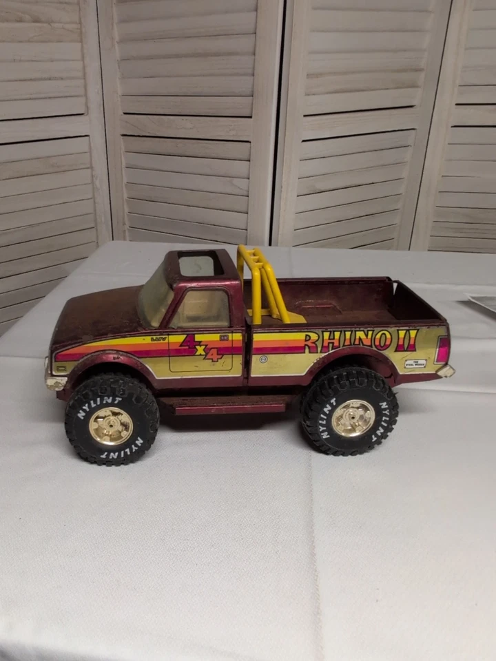 Antigo 1980 NYLINT AÇO PRENSADO RHINO II CAMINHÃO 4X4 CHEVY PICK UP TRUCK VERMELHO - Imagem 1 de 4