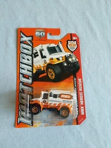 Matchbox 4X4 SCRAMBULANCE bianco 73/120 2013 GRANDE CARD salvataggio eroico  - Foto 1 di 4