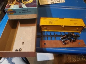 HO scale Athearn 34' Fruit Growers Express 50’ Mechanical Reefer - Picture 1 of 4