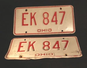 VINTAGE CAR AUTO LICENSE PLATE SET PAIR OHIO EK 847 EXPIRED FORD CHEVY - Picture 1 of 12