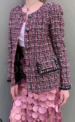 Chaqueta Chanel 2019 19p Rosa Verde Fantasía Tweed Negra Talla 48 + Bolsa de Ropa Rara Foto 1 de 4