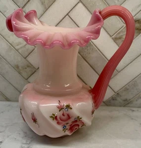 Signierter Fenton Rosalene Wavecrest Krug mit rosa Rosen - Bild 1 von 4