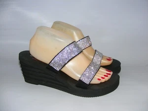 Sandalias de tacón de cuña Skechers Premium de espuma de yoga de 2,5" negras para mujer talla 10M - Imagen 1 de 13