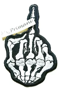 MIDDLE FINGER SKULL Embroidered Patch SKATEBOARD BIKER Iron/Sew On Dress badge - Foto 1 di 2