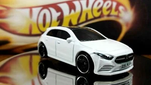 Mercedes-Benz Clase A 2019 Hot Wheels ventanas tinte blanco techo corredizo detallado - Imagen 1 de 9