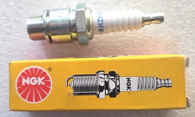****** GENUINE NGK BUZHW-2 spark plug for Mercury Mariner outboard 33-14103Q-NEW - Image 1 of 3