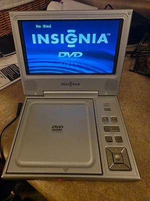 Reproductor de DVD portátil Insignia IS-PD040922 (7") Foto 1 de 4