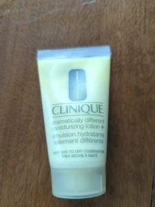 CLINIQUE Dramatically Different Moisturizing Lotion 1 oz 30 Ml Travel Brand NEW - Picture 1 of 2
