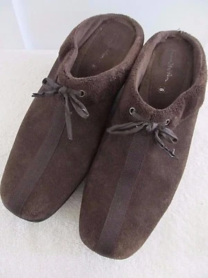 Zapatos zuecos Thom McAn para mujer 8M marrón gamuza cuero tacón de cuña sin cordones mula Foto 1 de 4