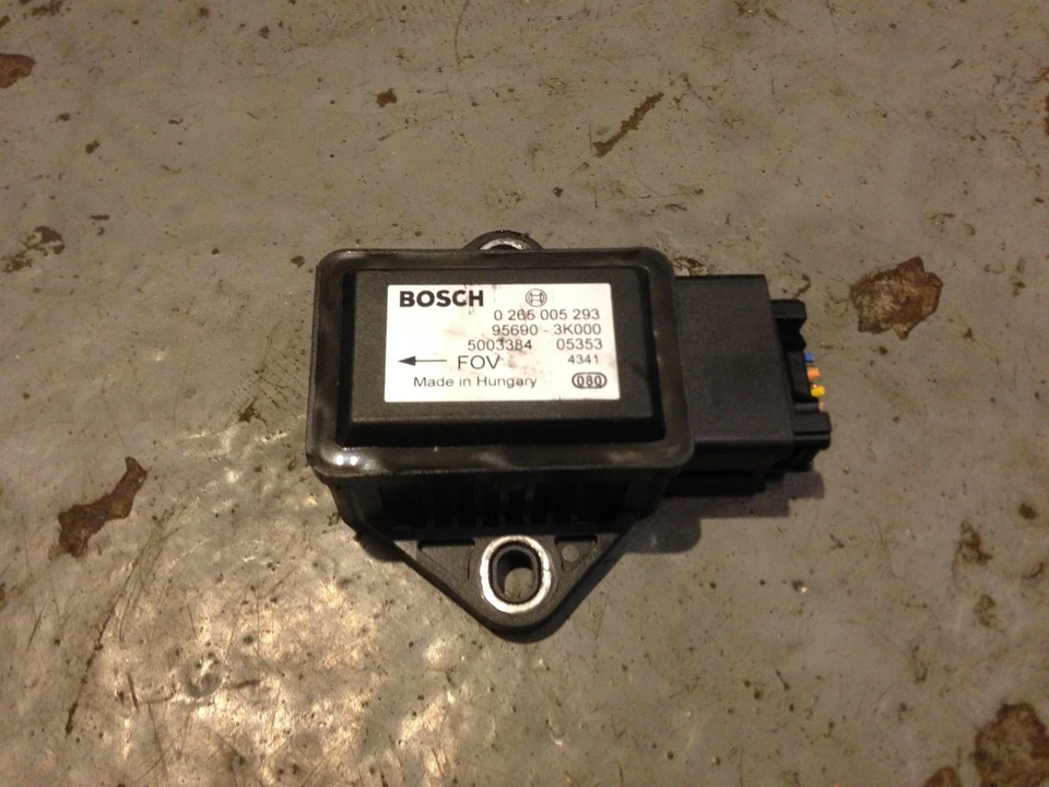 Hyundai Santa Fe 2.2 Crdi 2007 YAW G-Rate Sensor 95690-3K000 - Image 1 of 1