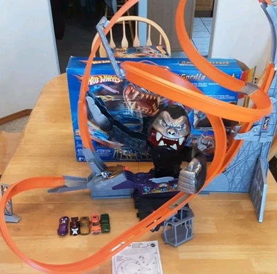 Vtg Hot Wheels Gorilla Attack Playset Rare 2005 Boxed COMPLETE  - Image 1 of 4