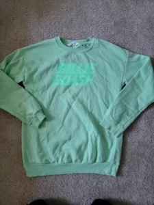 2020 Billie Eilish H&M Crewneck Pullover Neon Green Long Sleeve Sz 16/18 Youth - Picture 1 of 1