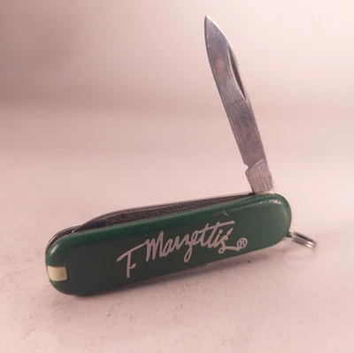Navaja suiza clásica Victorinox Forrest verde 65 mm logotipo T. MARZETTIS Foto 1 de 4
