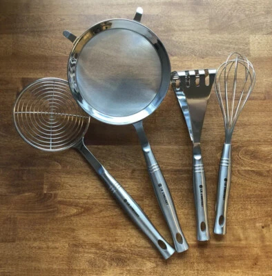 Juego de 4 herramientas LE CREUSET Revolution de acero inoxidable batidor triturador de patatas colador Foto 1 de 4