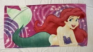 Disney Store Die kleine Meerjungfrau Strandtuch Rosa Schwimmen Arielle 60” x 30” - Bild 1 von 8