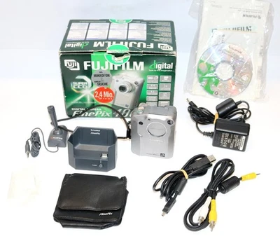 FUJIFILM FinePix 4800Z Zoom Silver Digital Kamera  Digitalkamera  - Bild 1 von 4