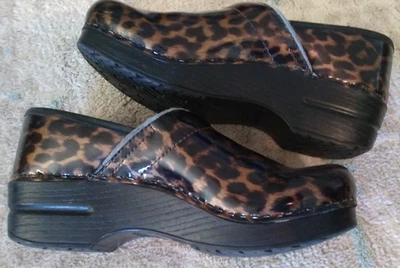 Zuecos DANSKO con caparazón de tortuga para mujer talla EU 38 US 8 leopardo guepardo estampado de cobre Foto 1 de 4