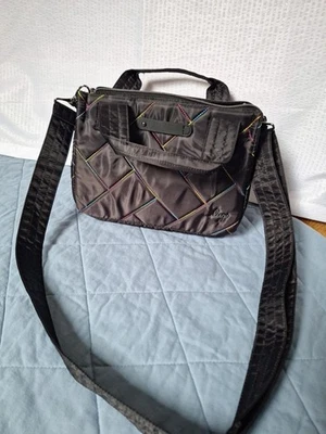 Сумка через плечо Lug Jitterbug черная с радужной строчкой  - Изображение 1 из 4