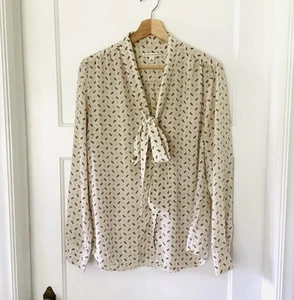 Blusa seta Banana Republic cravatta davanti stampa logo punta cavallo taglia 12 bottoni - Foto 1 di 14