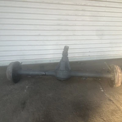 Camión Nissan 720 años 80 diferencial trasero trasero 4 cilindros 2x2 Nd876 55u Foto 1 de 4