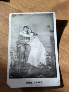 Vintage Postcard Couple hugging, Who Cares - U.K. - Unposted - Picture 1 of 2