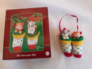 Carlton Cards Heirloom The Purr-Fect Pair Ornament 2 Cats in Knit Stockings - Picture 1 of 13